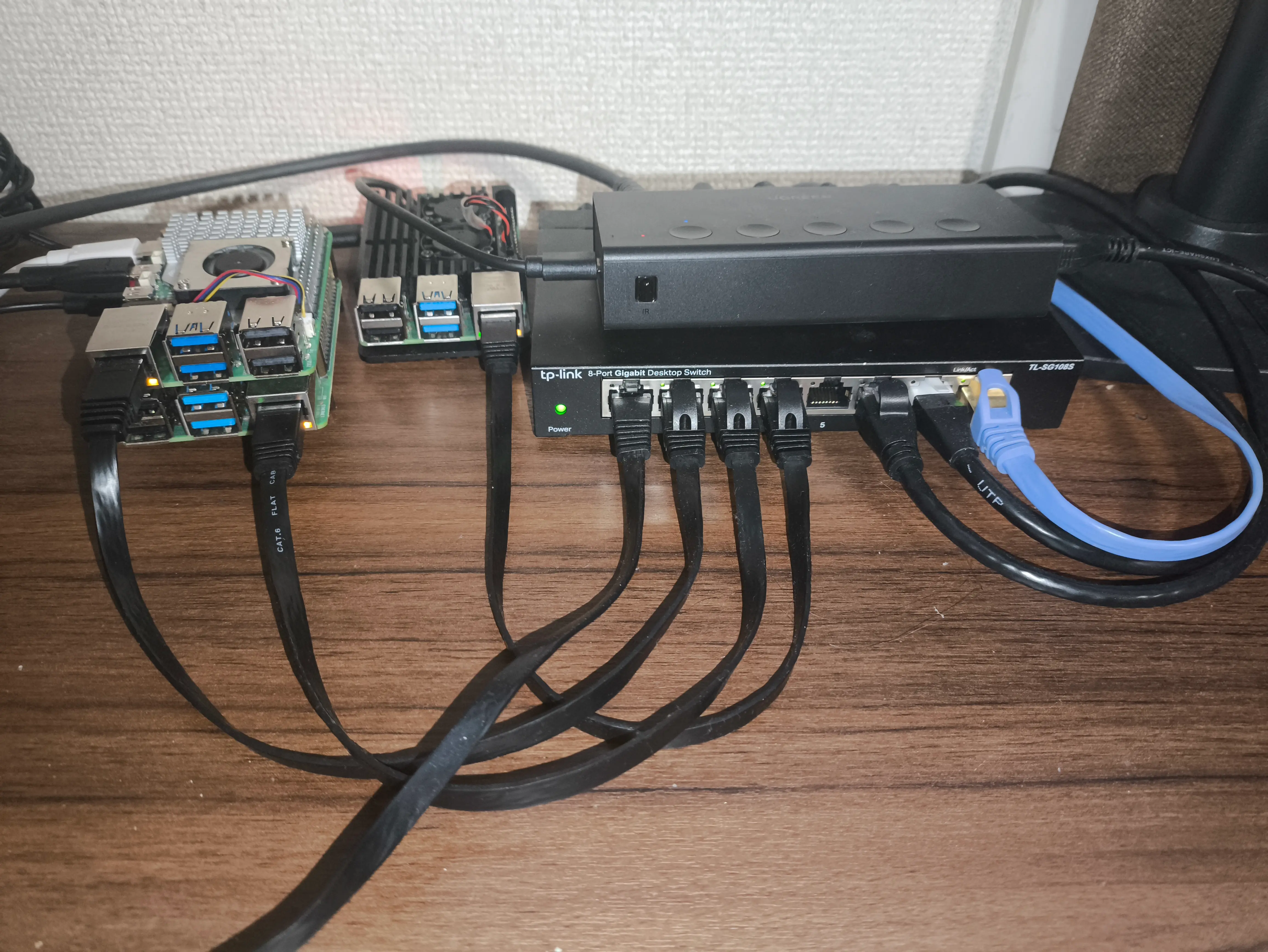 実際に自宅に置いてあるRaspberry Piの写真